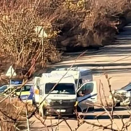 Катастрофа в Старозагорско! Пристигнаха линейки и полицаи СНИМКА