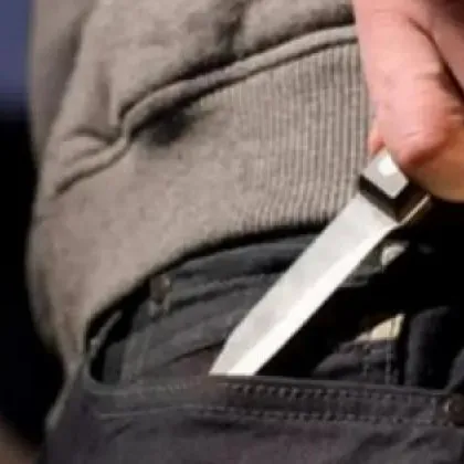 Намушкаха младеж в София, борят се за живота му