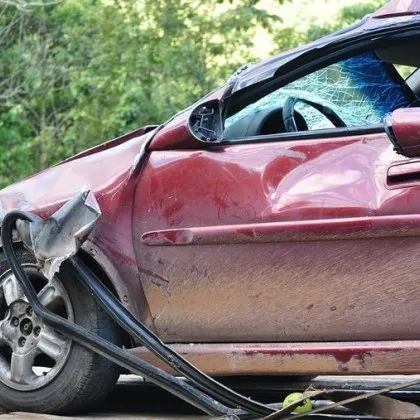 Семейство с две деца пострада в челен удар, майката е в критично състояние