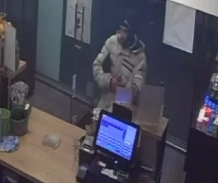 Апаш открадна кутия за дарения за болни деца ВИДЕО