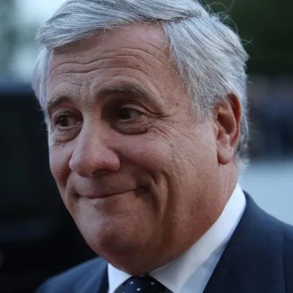 Италианският външен министър и вицепремиер Антонио Таяни заяви че за постигане