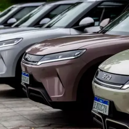 Автомобилните производители Kia и Hyundai са принудени да изтеглят стотици