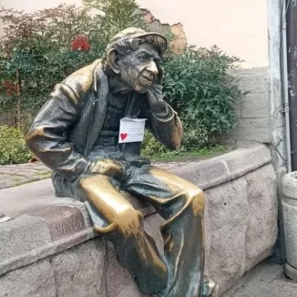 На Паметника на Мильо в центъра на Пловдив се появи