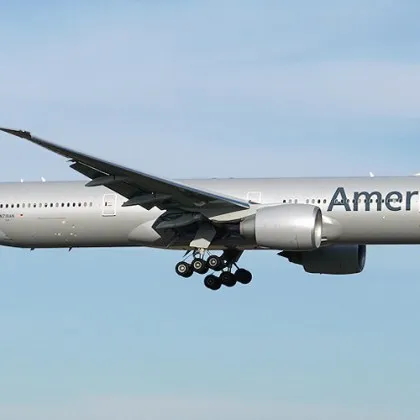 Пътнически самолет на American Airlines беше принуден да извърши аварийно