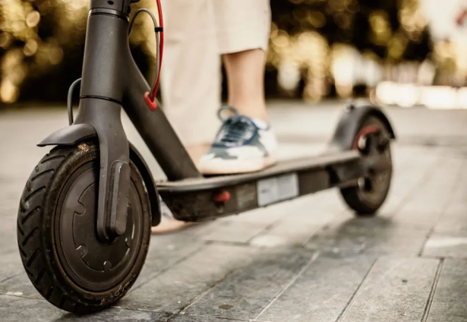 Съставиха акт на непълнолетен за нерегистрирана тротинетка