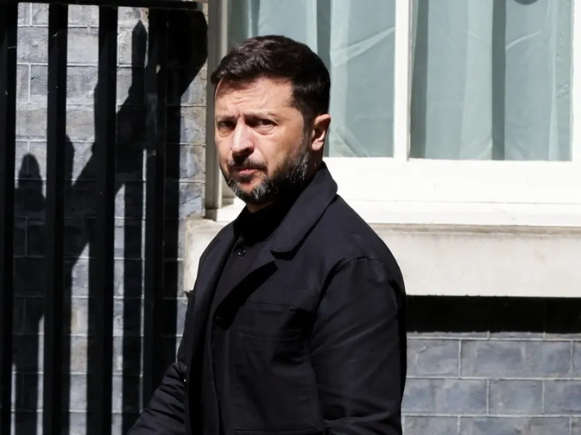 Зеленски ще пътува до САЩ, за да обсъди „мирния план", обкръжението му го съветва да не го прави