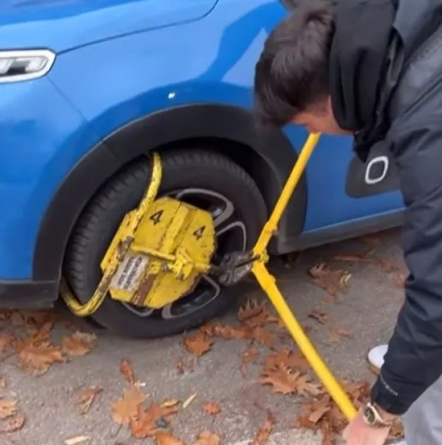 Гърци се сблъскаха с паркирането в София, извадиха резачки заради скоба ВИДЕА