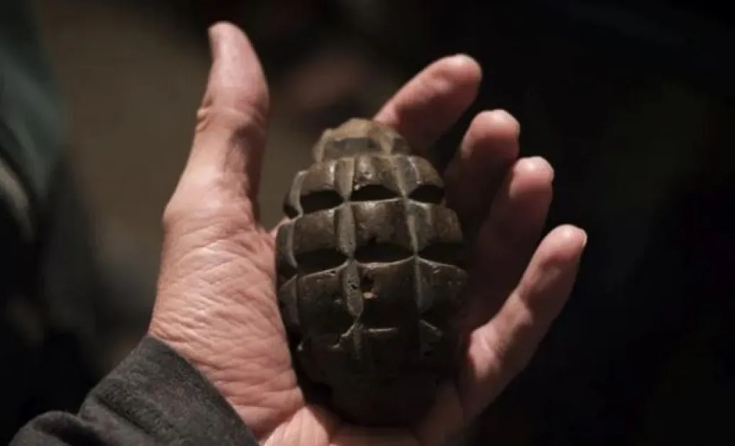 Граната уби 19-годишен войник, друг бере душа