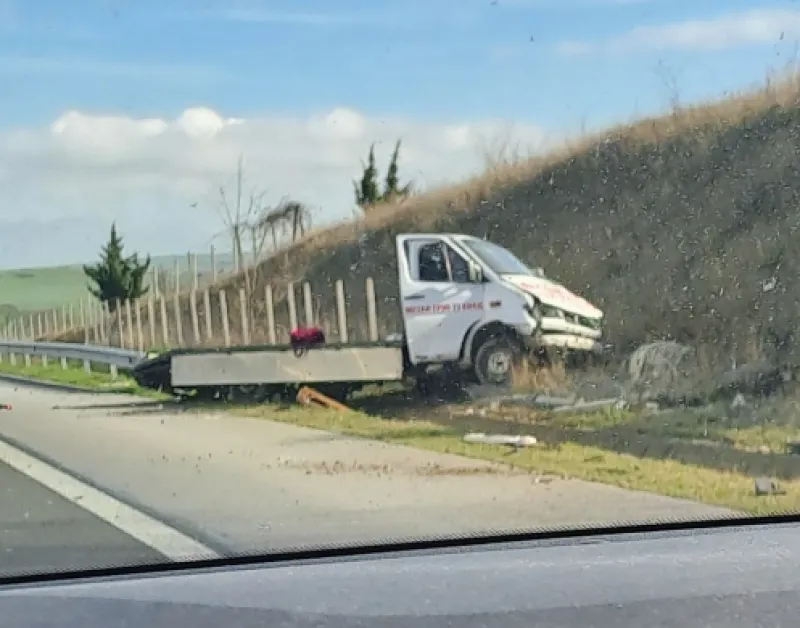 Камион катастрофира на "Тракия" СНИМКА