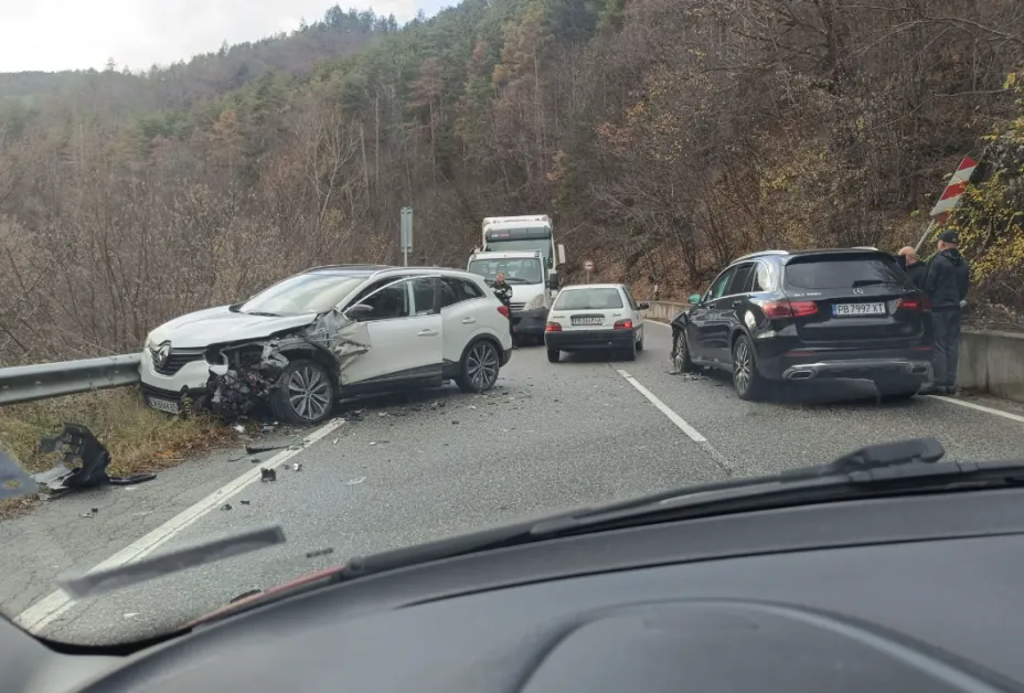 Катастрофа на пътя Асеновград - Смолян СНИМКА