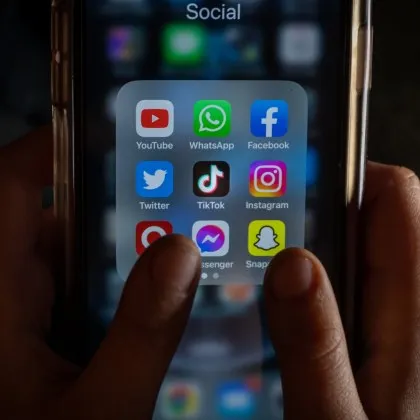 Европейският парламент призова за въвеждане на минимална възраст от 16