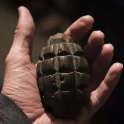 Граната уби 19-годишен войник, друг бере душа