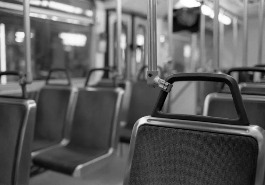 Сигнал от мрежата: Мъж притеснява дете в столичен автобус