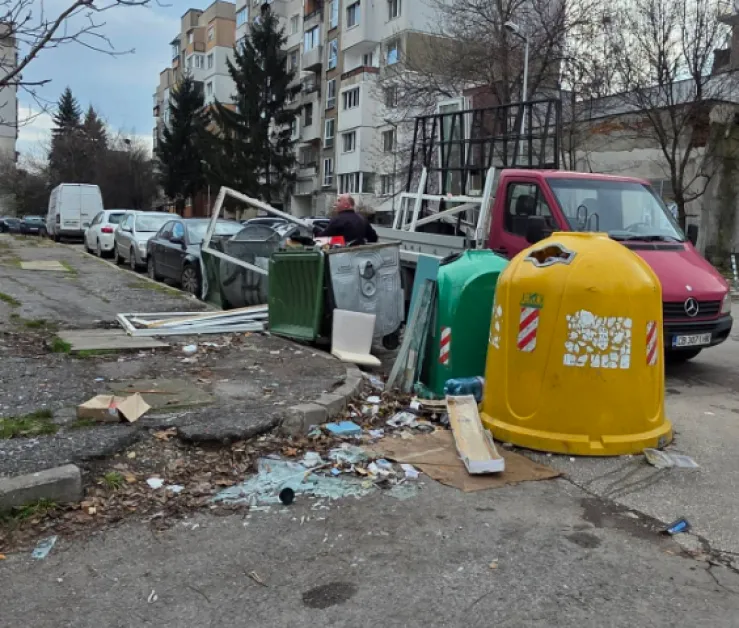 Столичанин осуети нерегламентирано изхвърляне на отпадъци край контейнери