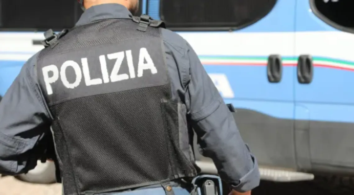 Ужас в Рим: Трима мъже изнасилиха млада жена пред годеника ѝ