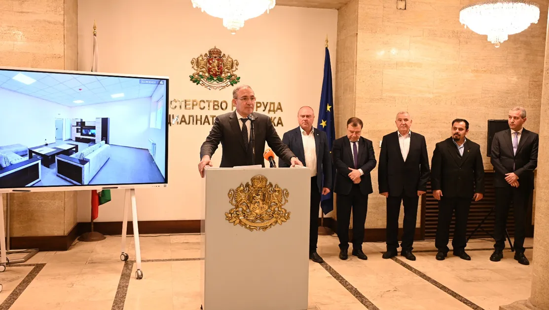 Министър Гуцанов: Разкриваме 5 нови центъра за възрастни със 100 места