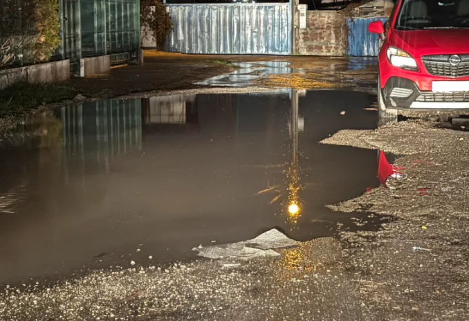 "Модерно предградие" става все "по-модерно", има си кални бани СНИМКА