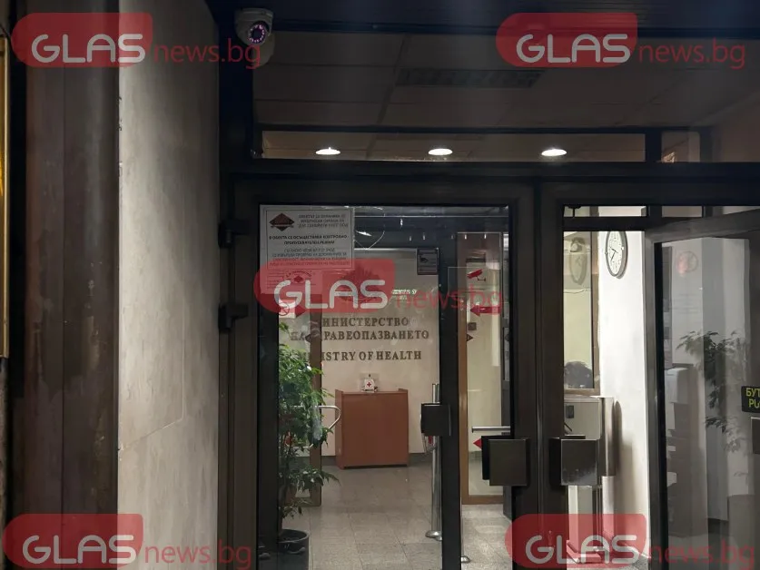 МЗ с позиция за нападнатите служителки при вчерашния протест