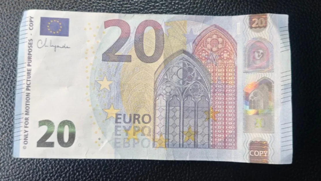 Задържаха мъж във Варна за плащане с фалшиви 20 евро