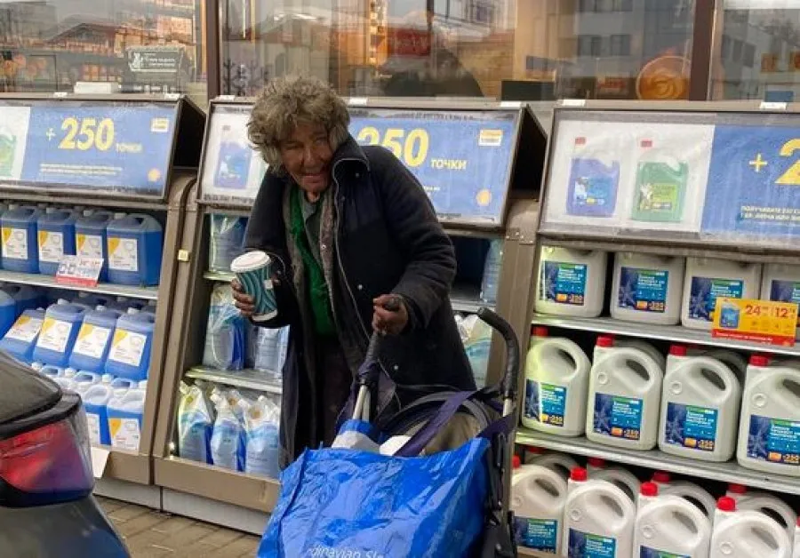 Жена обикаля боса и премръзнала из София, ще намери ли подкрепа? СНИМКА