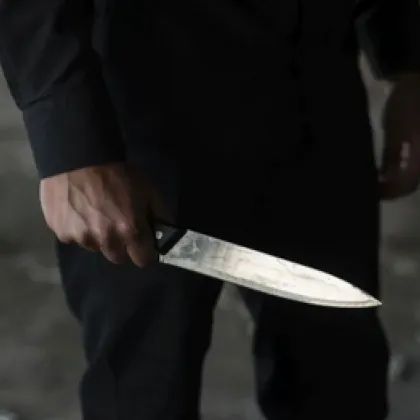 Мъж наръга съсед по време на свада в Карловско