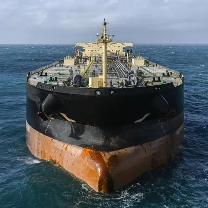 Взрив причини пожар на борда на танкер в Черно море СНИМКИ