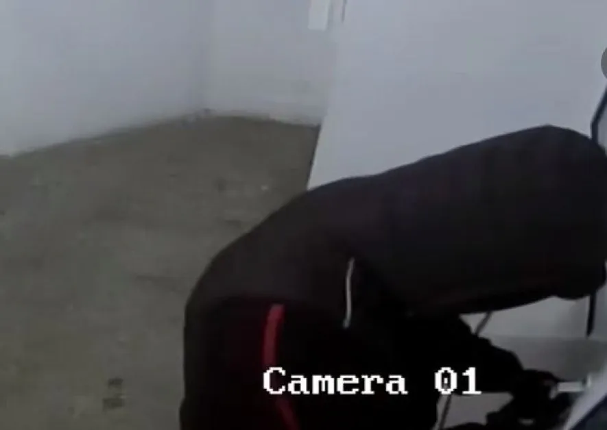 Наглост! Апаш взломи блок, тършува с часове ВИДЕА