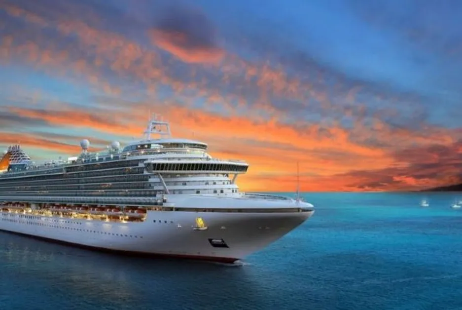 Турист падна зад борда на круизен кораб, изчезна