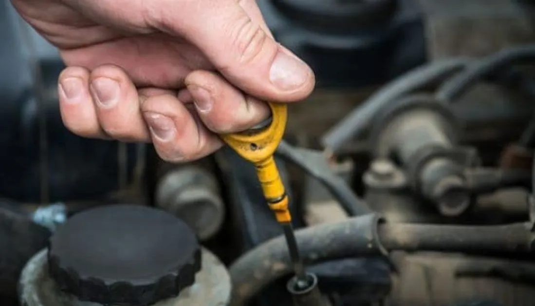 Колко масло трябва да има в двигателя