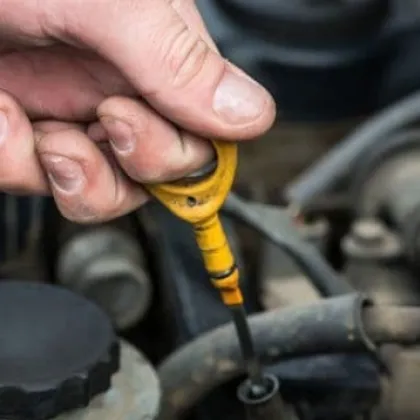 Колко масло трябва да има в двигателя