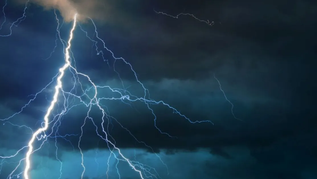 Щети в Гърция след гръмотевични бури и поройни дъждове