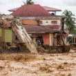 Наводнения и свлачища в Суматра, близо 250 души загинаха
