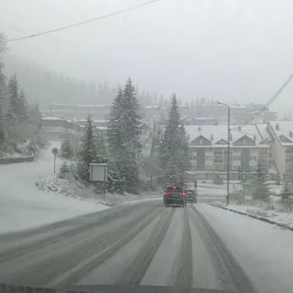 10 см сняг натрупа в Пампорово, каква е пътната обстановка?