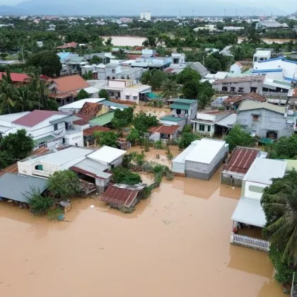 Над 800 души са загинали в резултат на масивни наводнения