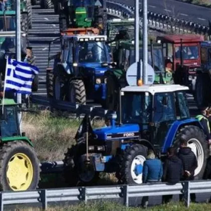 Фермерско напрежение и сблъсъци с полицията разтърсиха Централна Гърция днес