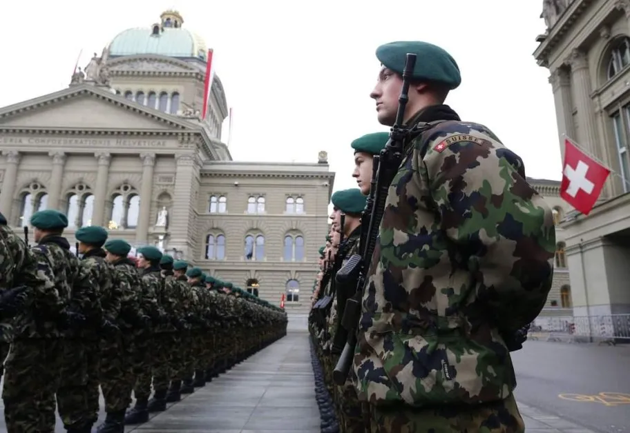 Швейцария каза твърдо „не": Жените няма да служат в армията
