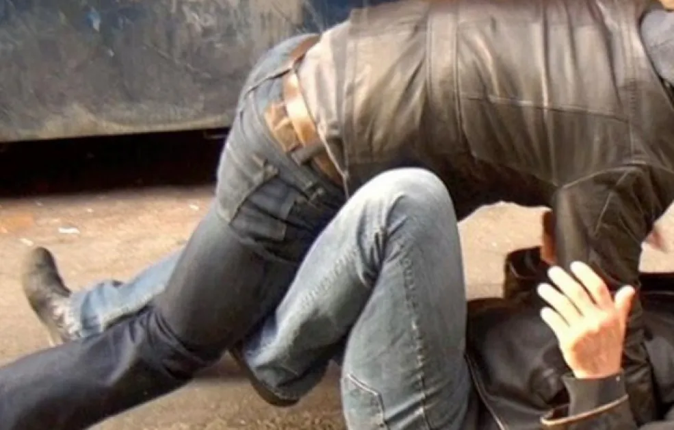 17-годишен преби мъж в Пазарджишко