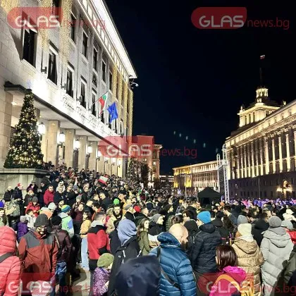 Хиляди на улицата: София се надигна срещу Бюджет 2026 – „Позор" огря фасадите на властта