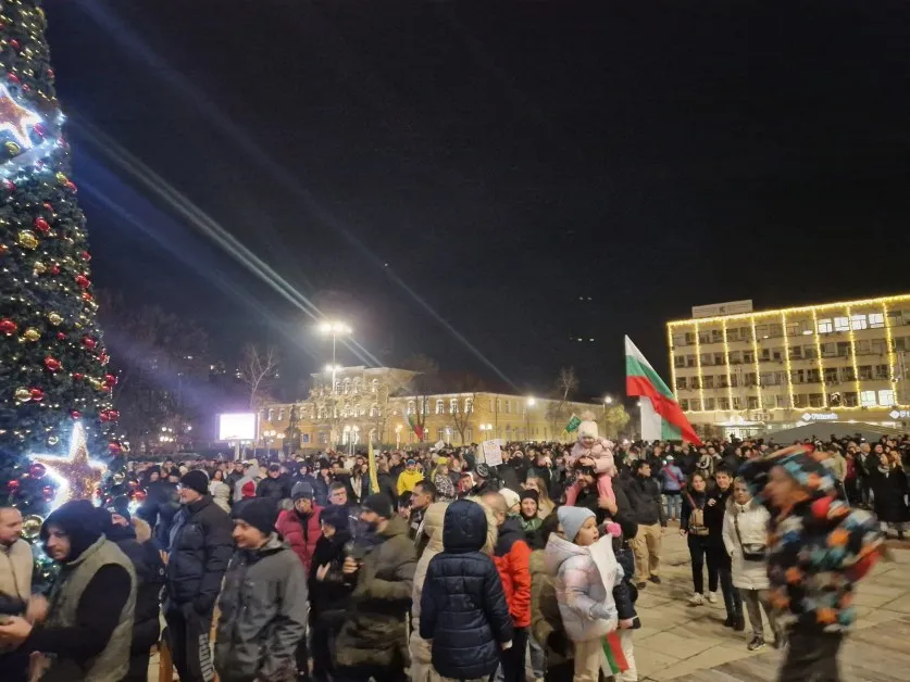 Габрово и Ямбол протестираха и днес срещу статуквото