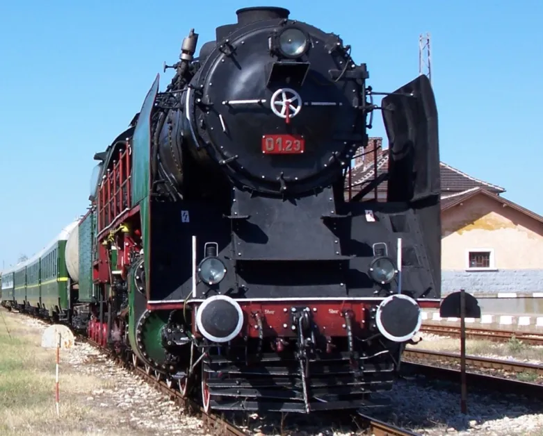 Коледният ретро влак ще направи допълнителни пътувания между София и Банкя