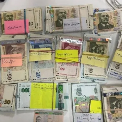 30 000 лв. в надписани пачки: Какво се знае за задържаните за погромите в София