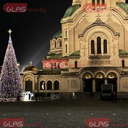 Грейна коледното дръвче на София ВИДЕО и СНИМКИ