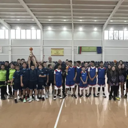 Момичетата и момчетата от Рогош триумфираха в първенството по баскетбол на Община Марица