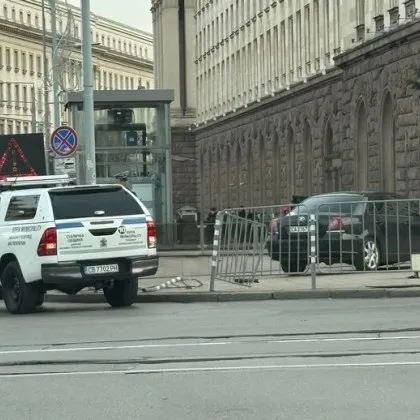 Произшествие в района на Президентството в София Кола със затъмнени