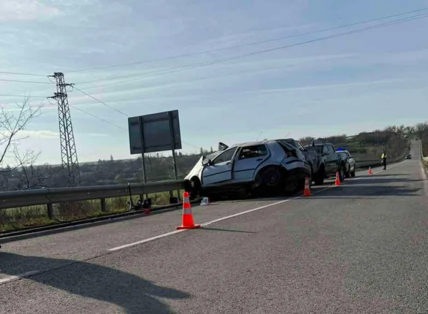 Жена загина при тежка катастрофа край Шумен