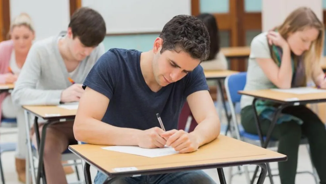 Безплатно обучение във ВУЗ и стипендии за учениците, проявили се на международни олимпиади