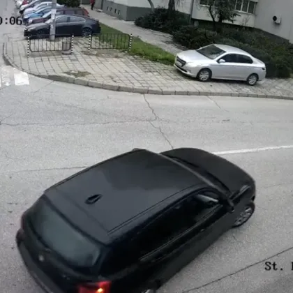 Изключително необичайна ситуация дори и за България кола подкара