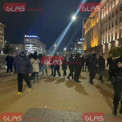 Продължава протестът в центъра на София Припомняме че недоволни спонтанно