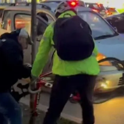 Спор в София заради паркиран върху велоалея автомобил За това