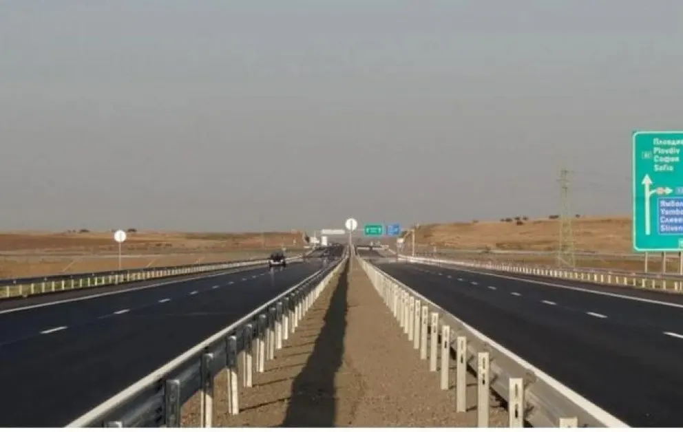 Разсипаха мобилни тоалетни по АМ Тракия